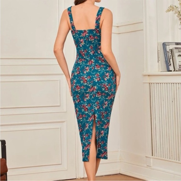 NEVER WORN FLORAL DRESS - Picture 2 of 3